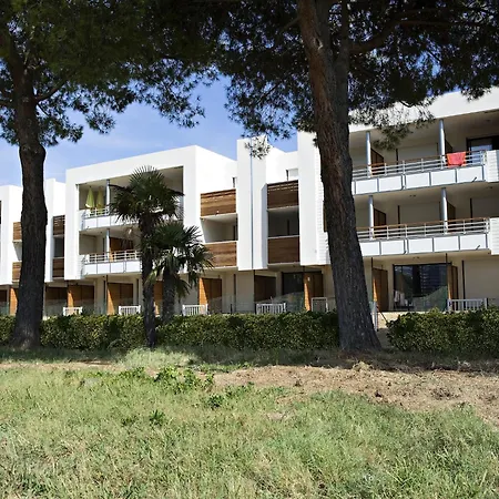 Luxury With Large Terrace דירה *